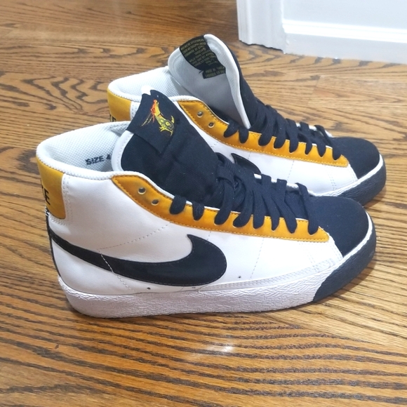 Nike Blazer Mid Sneakers - Picture 3 of 3